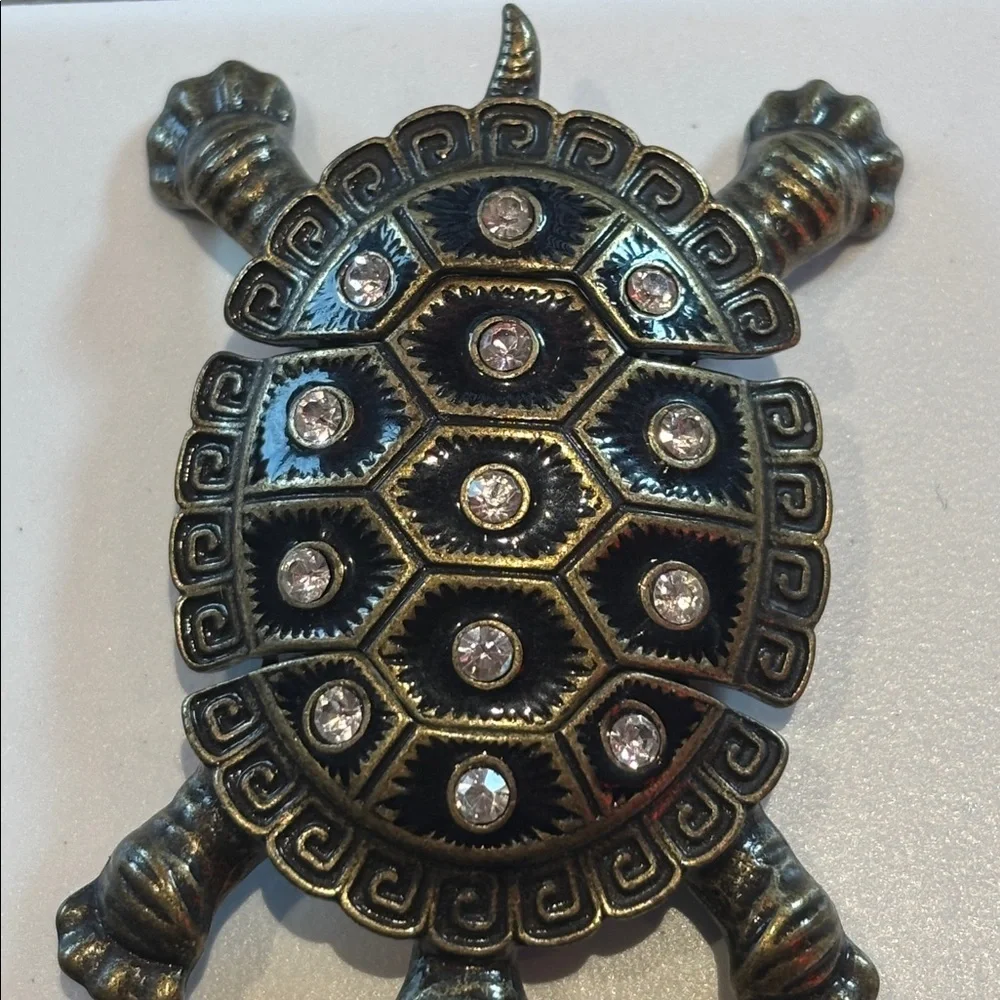 TURTLE NECKLACE EMBELLISHED WITH RHINESTONES LOOKS LIKE BRASS NO MARKINGS